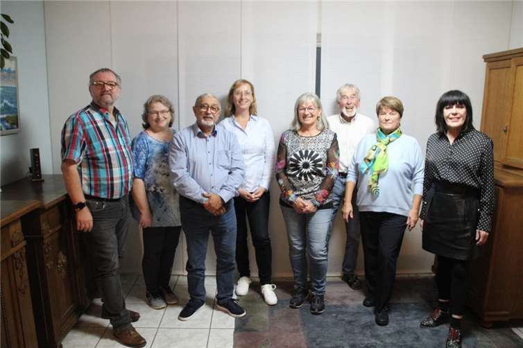 Der neugewählte Vorstand der SPD Feldkirchen: v.l.n.r.: Peter Hilbich, Renate Klonz, Raffaele Zampella, Stephanie Steinbach, Ursula Walldorf-Menningen, Hans-Joachim Simon, Hannelore Gröhbühl, Petra Jonas.  Foto:Peter Hilbich