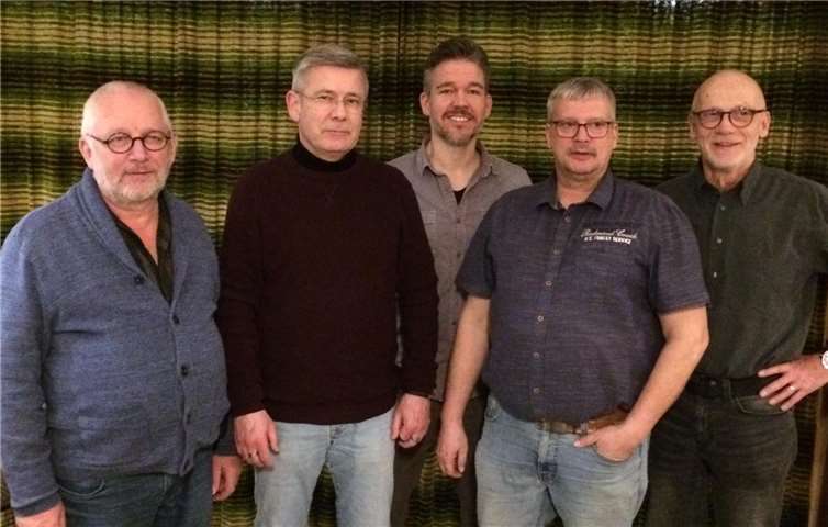 Der neugewählte Vorstand des MGV Arzheim unter Führung des neuen 1. Vorsitzenden Chris Price (1. von links) Foto: privat