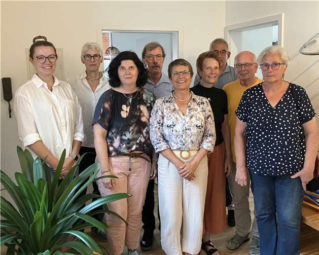 Der neugewählte Vorstand mit den Beraterinnen (v.l.n.r.) Sophia Hörle, Christel Kruppa, Heike Hartkorn, Karl-Heinz Boll, Lilo Kohl, Brigitte Kazmarek-Lang, Wiegand Otterbach, Detlef Dillmann und Eva Knöllinger-Acker.  Foto: Silvia Gerhards