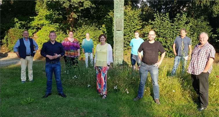 Der neugewählte Vorstand mit dessen Mitgliedern v.l.n.r.: Hans-Peter Schmitz, Janick Helmut Schmitz, Silke Dietl, Beate Dietl, Rosi Muscheid, Kevin Kinnet, Olaf Dasbach, Thomas Endres, Uwe Siebenmorgen. Foto: SPD