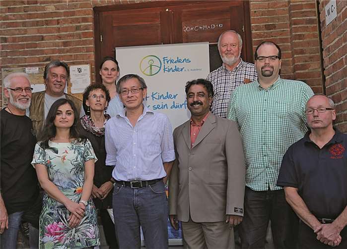 Der neugewählte Vorstand um den 1.Vorsitzenden Bernd Wangelin (3. v. r.). privat