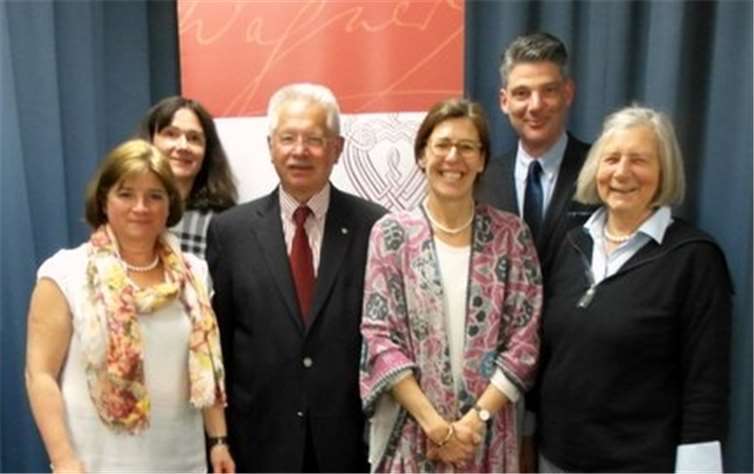 Der neugewählte Vorstand (v. l.): Constanze Schwerter, Christiane Schmalenberg, Dr. Albin Lütke, Juliane Berg, Guido Kühnemund und Almut Bree.  privat