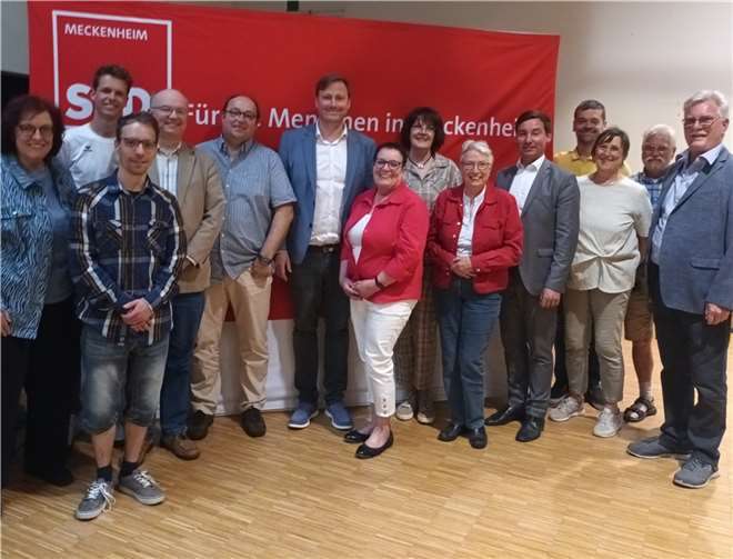 Der neugewählte Vorstand, zusammen mit dem Bundestagsabgeordneten Sebastian Hartmann und der Rheinbacher SPD-Fraktionsvorsitzenden Martina Koch (Sitzungsleitung).  Foto: SPD Meckenheim