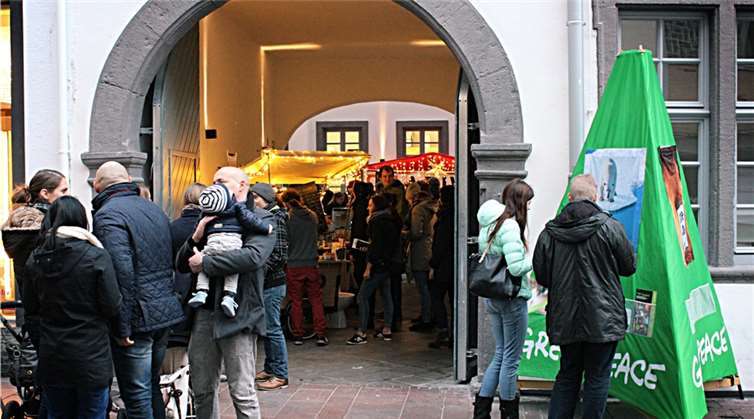 Der (noch) besondere Weihnachtsmarkt lockte zahlreiche Besucher an. Greenpeace/Florian Gallhuber