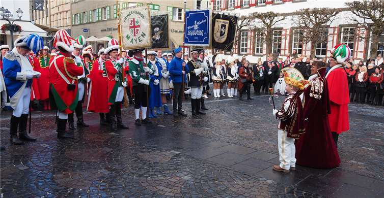 Der obligatorische Gardeapell auf dem Mayener Marktplatz.