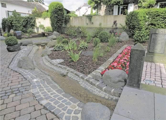 Der offengelegte Segbach in Thür. Nur eine von vielen Maßnahmen, die die Gemeinde 2017 zum Kreissieger machten.