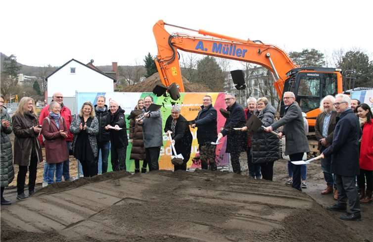 Bad Neuenahr: Spatenstich für das neue Blandine-Merten-Haus Der offizielle Spatenstich bedeutete zugleich den Baubeginn für die neue Kita Blandine-Merten-Haus in Bad Neuenahr-Ahrweiler. Foto: DU