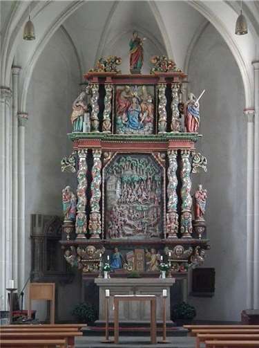 Der prächtige Barockaltar aus der Fraukirch bei Thür: In plastischen Figuren wird hier die Geschichte der Pfalzgräfin Genovefa für die Gläubigen dargestellt. privat