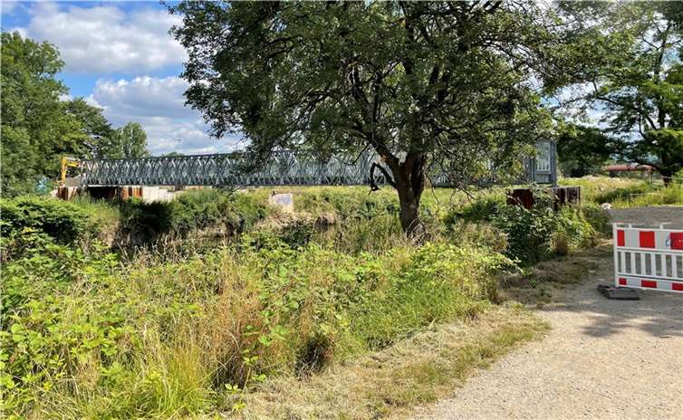 Der provisorische Christinensteg ein Jahr nach der Flut.  Foto: ROB