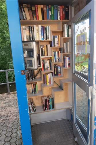 Der restaurierte Bücherschrank erfreut wieder seine Besucher. Foto: privat