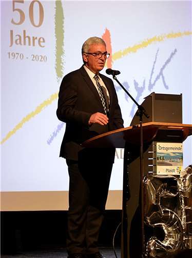 Der rheinland-pfälzische Innenminister Roger Lewentz ließ es sich nicht nehmen, dem Landkreis persönlich zum 50. Geburtstag zu gratulieren.