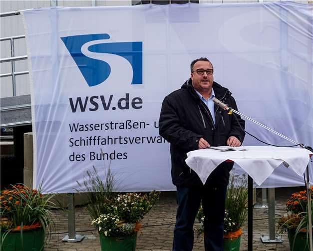 Der rheinland-pfälzische Verkehrsstaatssekretär Andy Becht begründete den Bau der zweiten Schleusenkammer, für die der Bund zirka 60 Millionen Euro investiert.