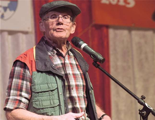 Der „rüstige Rentner“ Willi Armbröster machte klar, dass das Rentnerleben kein leichtes ist.