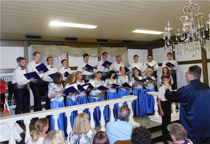 Betörende Stimmen aus Russland  Der russische Kammerchor „LIK“ verzaubert in Dernbach sein Publikum. WR