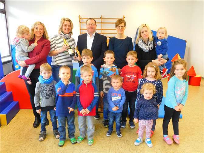 Der scheidenden Vorsitzende Robin Rump erhielt für sein tatkräftiges Engagement ein kleines Präsent.privat