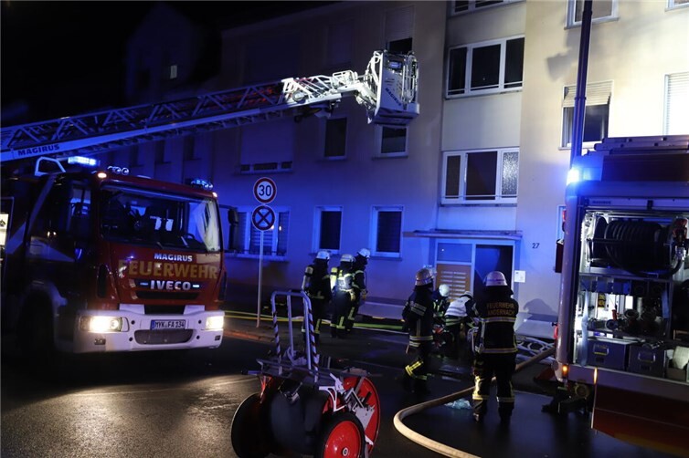 Der schnelle Einsatz von Feuerwehr und Rettungskräften verhinderte zum Glück Schlimmeres beim Brand in Andernach. Foto:WAMFO.DE