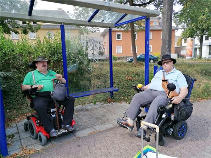 Der schon vor drei Jahren vorgetragene Wunsch im Behindertenbeirat, auf die Situation durch einen „Rollstuhlparcours“ aufmerksam zu machen, konnte coronabedingt erst kürzlich realisiert werden. Quelle: Förderverein Behindertenbeirat Andernach und Pellenz e.V.