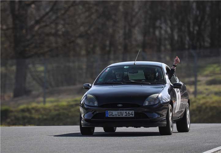 Der schwarze Puma als Glücksbringer: Erster Saisonsieg für Oliver und Udo von Fragstein. Foto: Patrick Funk