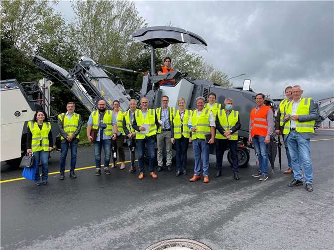 Der seit rund 60 Jahren anhaltende Erfolg der Wirtgen GmbH in Windhagen ist eng damit verbunden, dass der Firmengründer, aber auch die neuen Eigentümer aus den USA hohen Wert auf und folglich auch viel Geld in die Ausbildung gesteckt haben und stecken.Quelle: Kreisverwaltung Neuwied