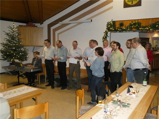 Der singende Hümmericher Gemeinderat.  Foto: privat