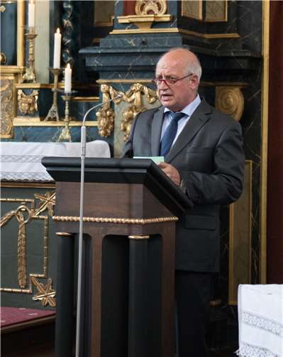 Der stellvertretende Bürgermeister Paul Lägel eröffnet die Wachtberger Kulturwochen.