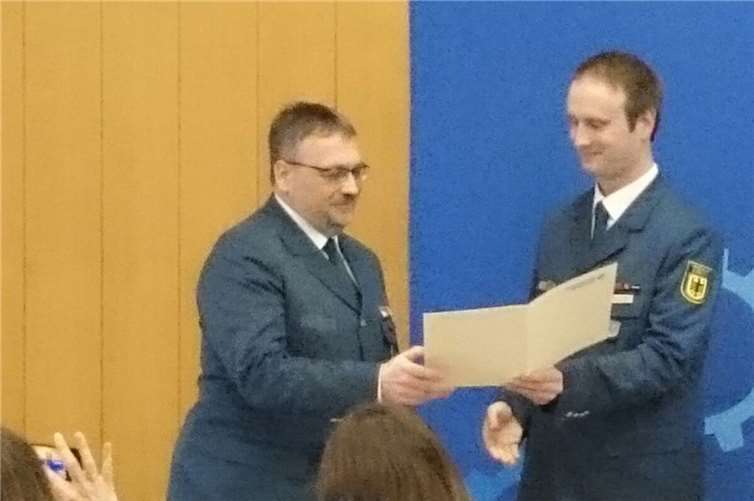 Der stellvertretende Landesbeauftragte Marcel Ocker (r.) überreichte die Ernennungsurkunde an Michael Wildey.