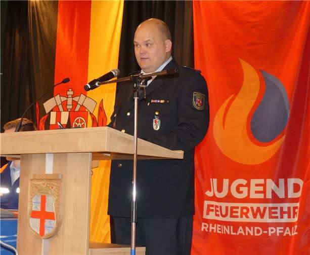 Der stellvertretende Landesjugendfeuerwehrwart Jörg Michel leitete und moderierte die Delegiertenversammlung in Zell.Foto: TE