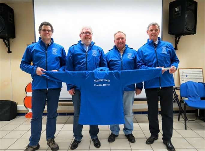 Der stolze Vorstand des Musikvereins.privat