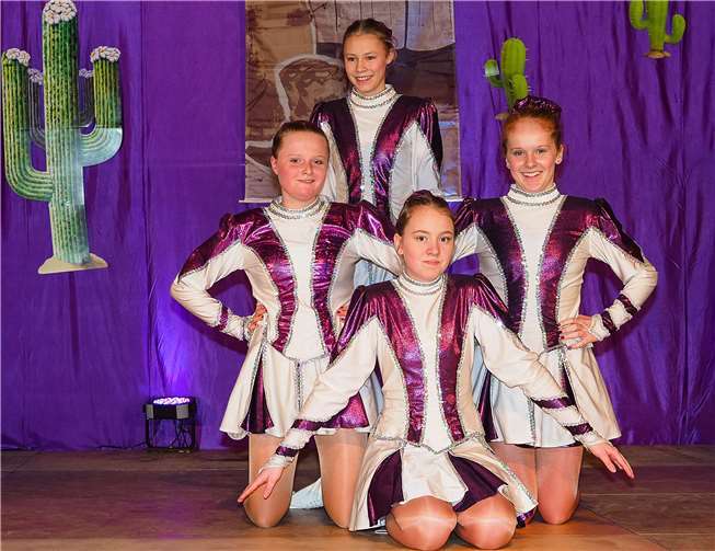 Der tänzerische Nachwuchs des KCK, darunter die Juniorengarde, eröffnete das Programm.