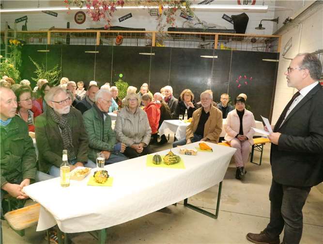 Der technischer Beigeordnete Heinz-Peter Witt konnte sich über ein volles Haus im Bauhof freuen.Fotos: StF