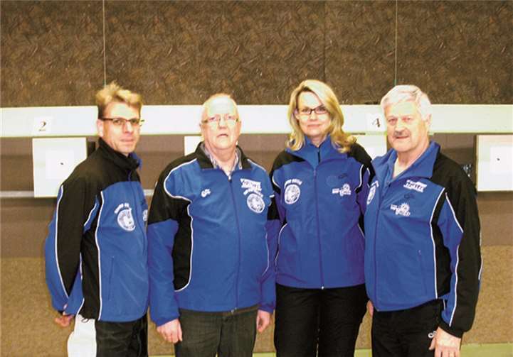 Der teils neu gewählte, geschäftsführende Vorstand (v.l.) Achim Jacobs Jugendwart, Günther Sterzer Sport-Damenwart, Elfi Reif, 2. Vorsitzende und Stefan Weber, 1.Vorsitzender, es fehlt der Kassierer Karl-Heinz Flöck.