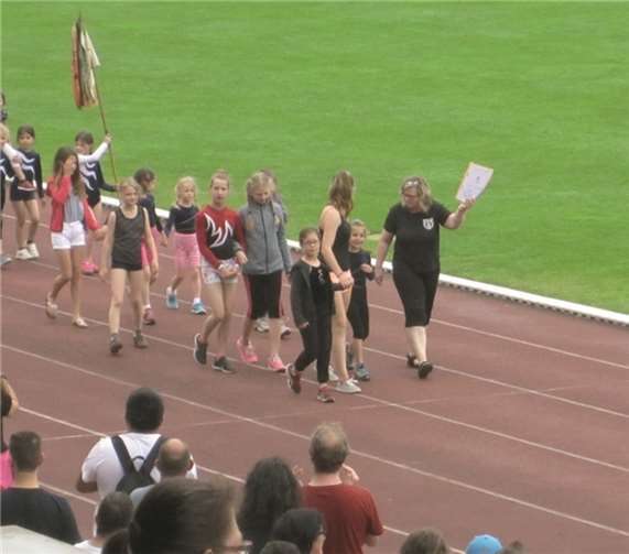 Der traditionelle Einmarsch ins Stadion bildete den tollen Abschluss.