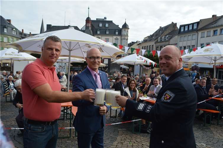 Der traditionelle Fassanstich gehört fest zum Programm am Sonntag des Stein- und Burgfestes, wie hier 2021. Foto: Stadt Mayen
