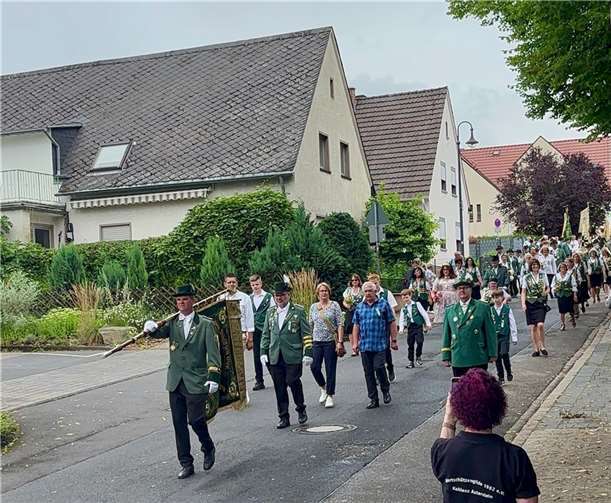 Schützenfest Urbar feiert 100 Jahre Der traditionelle Festumzug.