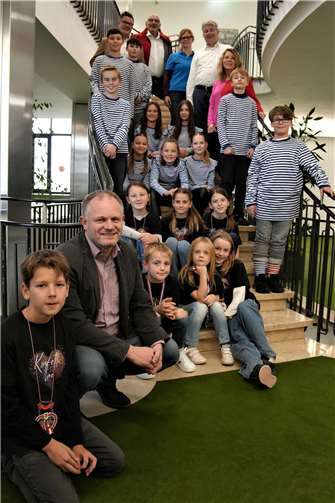 Der traditionellen Einladung des Neuwieder Stadtvorstandes in die Verwaltung waren die Kindertollitäten aus Heimbach-Weis und Oberbieber gerne gefolgt.  Foto: Stadt Neuwied / Melanie Lange