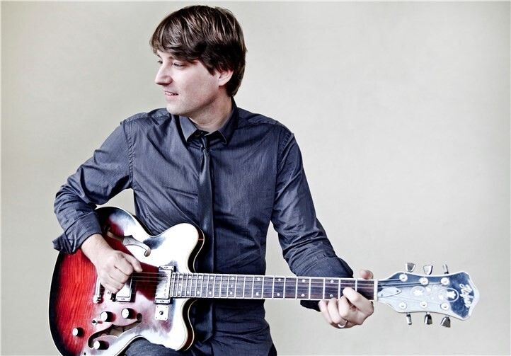 Der überaus erfolgreiche Live-Gitarrist Daniel Stelter kommt nach Höhr-Grenzhausen! Foto: Simon Hegenberg