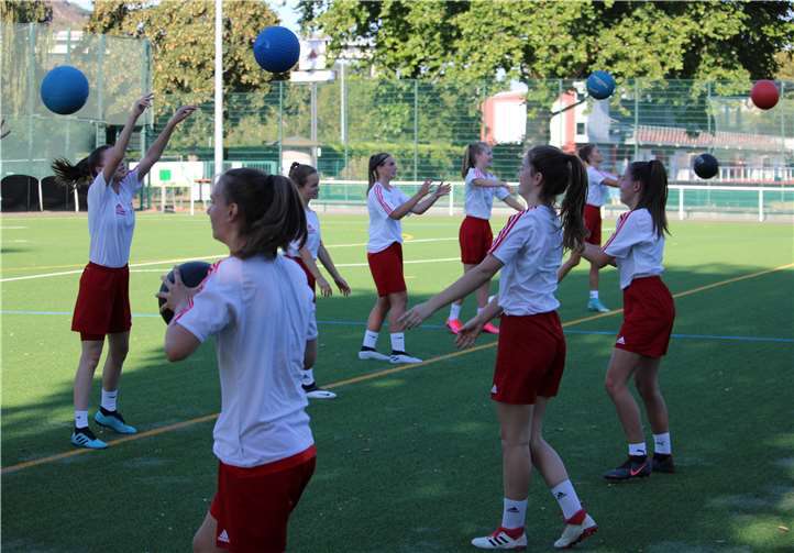 Der ungeliebte Medizinball spielt beim Trainingsauftakt der U 17-Juniorinnen keine untergeordnete Rolle.Foto: privat