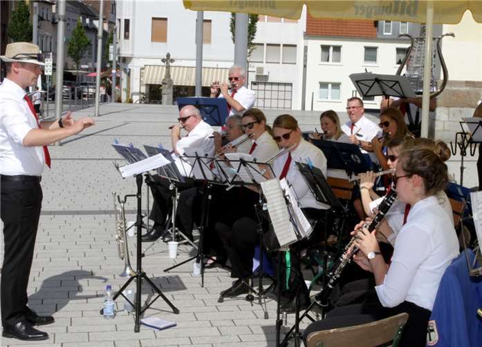 Der vereinseigene Musikzug spielte ein Platzkonzert.