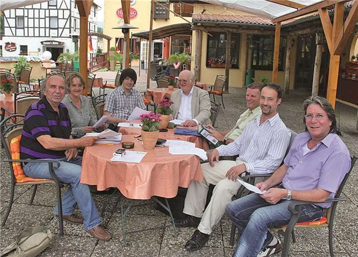 Der vergrößerte Kreisvorstand der AfD bestehend aus Hans-Joachim Röder, Diana Milbrath-Greim, Andreas Bleck, Heribert Nuhn, Hans-Dieter Funk, Dr. Jan Bollinger und Hans-Ulrich Schneider (v.l.n.r.) tagte.privat