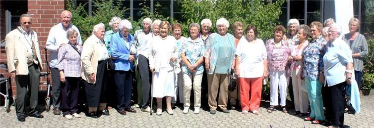 Der versammelte Seniorenkreis feierte sein 45-jähriges Bestehen.privat