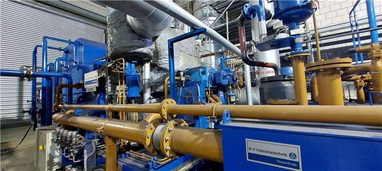 Der vom Kessel kommende Dampf wird in einer Kondensationsdampfturbine in elektrische Energie umgewandelt. Die maximale elektrische Leistung beträgt ca. 7,6 MW. Der Dampf wird in einem Luftkondensator kondensiert und dem Kessel wieder zugeführt.