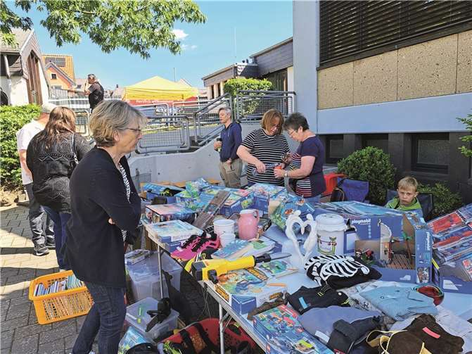 Der von Katja Daub initiierte Flohmarkt stand am Sonntag im Mittelpunkt des Geschehens.