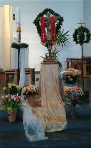 Der von den Frauen aus der Kfd geschmückte Osteraltar.privat