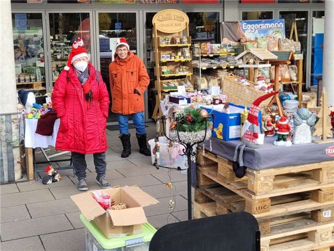 Der vorweihnachtliche Infostand mit Verkaufsbasar.Foto: Katzenschutzverein Bad Neuenahr-Ahrweiler 1978 e.V.