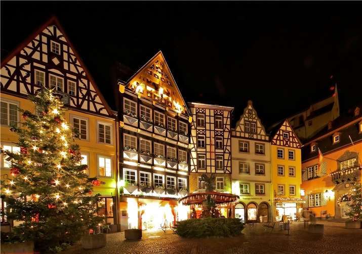 Der weihnachtliche Marktplatz in Cochem.Tourist-Information Ferienland Cochem