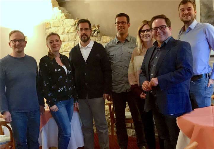 Der wiedergewählte Landesvorstand des rheinland-pfälzischen Fachverbandes Deutsch: (v.l.n.r.) Marcel Moning (Kassenprüfer), Viktoria Bach (Kassenprüferin), Dr. Markus Müller (Landesvorsitzender), Christian Buchner (Schatzmeister), Tanja Geißler (Beisitzerin), Pascal Badziong (Stellv. Landesvorsitzender) und Matthias Schneider (Geschäftsführer).privat