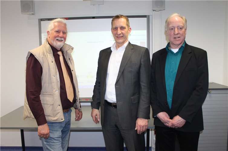 Der wiedergewählte VG-Bürgermeister Maximilian Mumm (Mitte) wurde von seinen Mitbewerbern Horst Mahncke (links) und Klaus Meurer (rechts) eingerahmt.