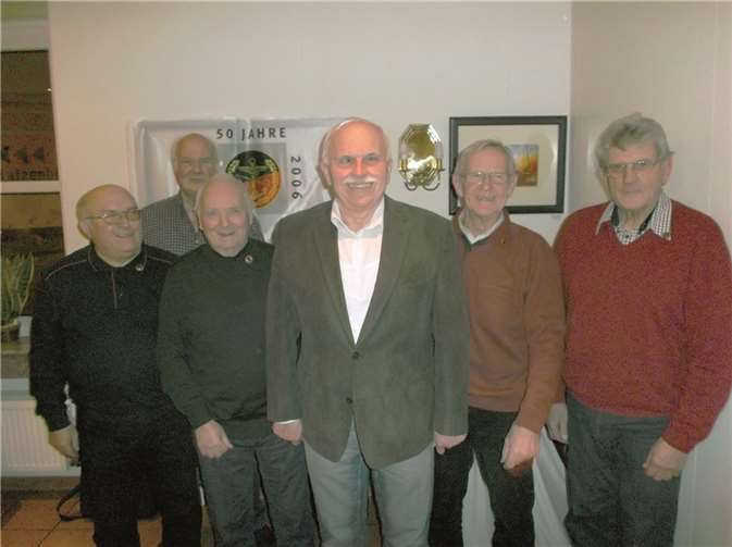 Der wiedergewählte Vorstand W. Osterkamp. W. Wulff, E. Speicher, H. Grünewald, W. Rüb und W. Heinemann (v.l.), es fehlt W. Probst. privat