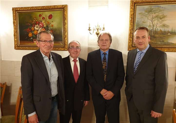 Der wiedergewählte Vorstand der Casino–Gesellschaft Andernach: (v. l.) Uwe Winchenbach (Schriftführer), Josef Nonn (Vorsitzender), Klaus Meyer (stellv. Vorsitzender), Michael Breil (Vergnügungswart). Auf dem Foto fehlt Marc Dach (Kassierer).Foto: privat