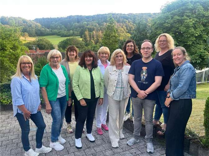 Der wiedergewählte Vorstand der Möhnengesellschaft Rieden nach der Jahreshauptversammlung.  Foto: Ute Schäfer